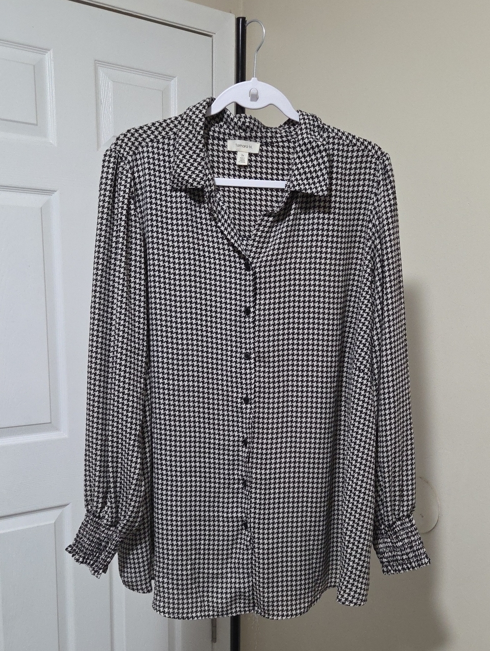 Tamara H Plus Size Black & White Houndstooth Button-Down Shirt